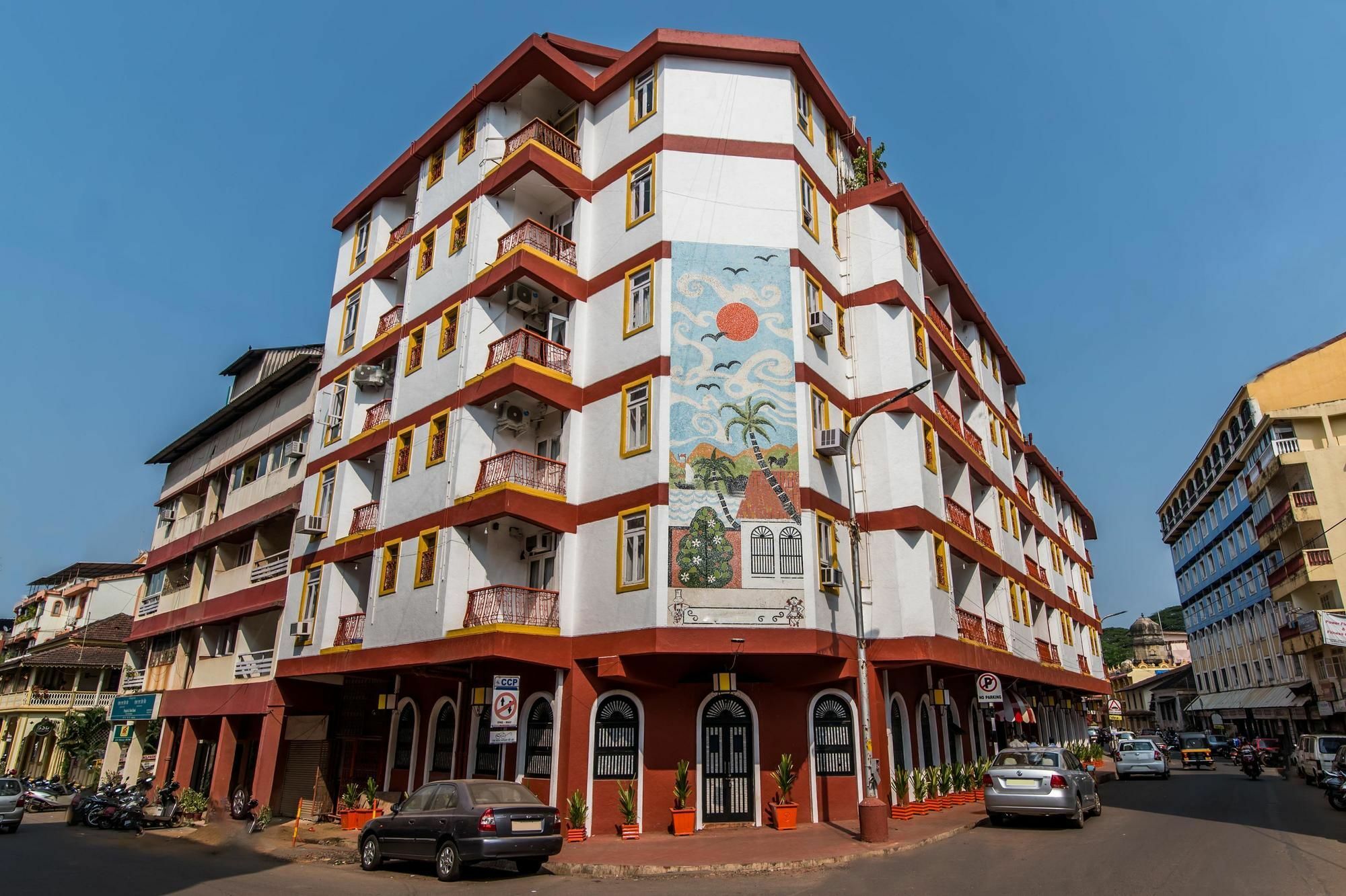 Oyo 10241 Hotel Mayfair Goa Exteriör bild